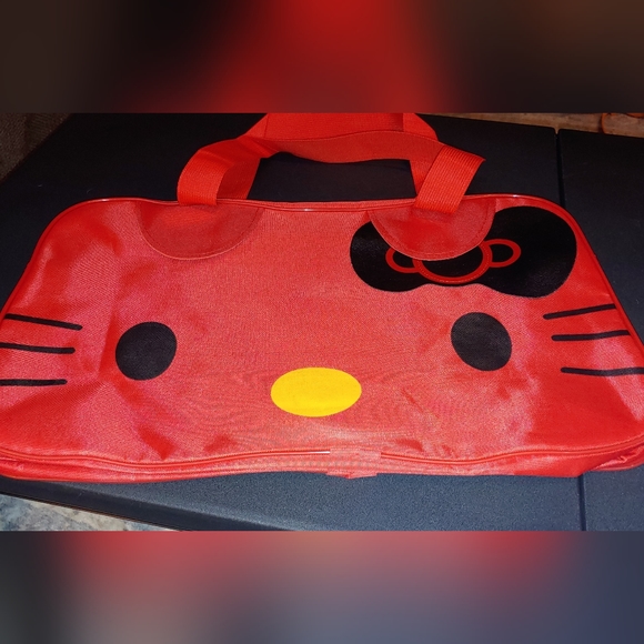 🆕Hello Kitty Large Duffle. - Picture 2 of 7